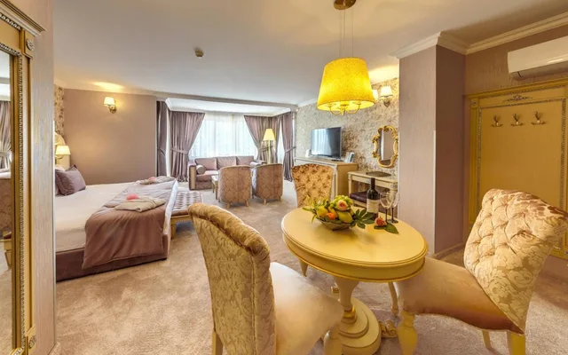 جناح بسرير كوين، Spa Hotel Rich 2/3