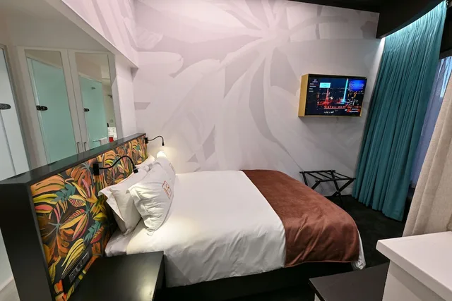 غرفة ديلوكس بسرير كوين، Hotel Sky Cape Town 1/2