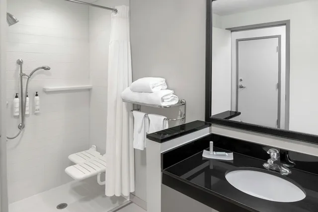 غرفة بسريرين كوين لذوي الإعاقة، Fairfield Inn Suites Calhoun 4/4
