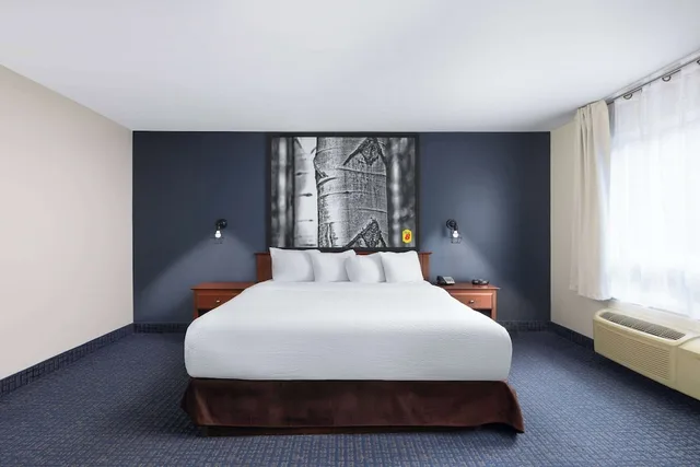 Upgrade, Suite, King Bed, Sofa، Hotel TERRA Laurentides 1/4