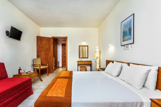 Room, Double or Twin Bed, Partial View، Xenios Possidi Paradise Hotel 2/3