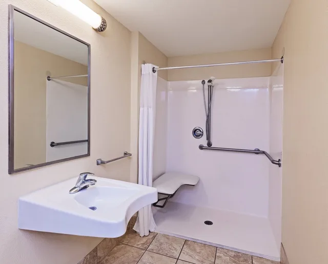 جناح بسرير كوين بغرفة نوم واحدة بمطبخ، Staybridge Suites San Antonio Downtown Conv Ctr, an IHG Hotel 4/4