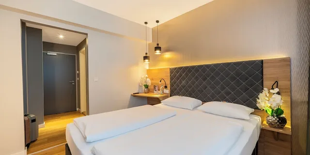 Comfort, Double Bed, PLAZA INN Rieker Stuttgart Hauptbahnhof 2/7