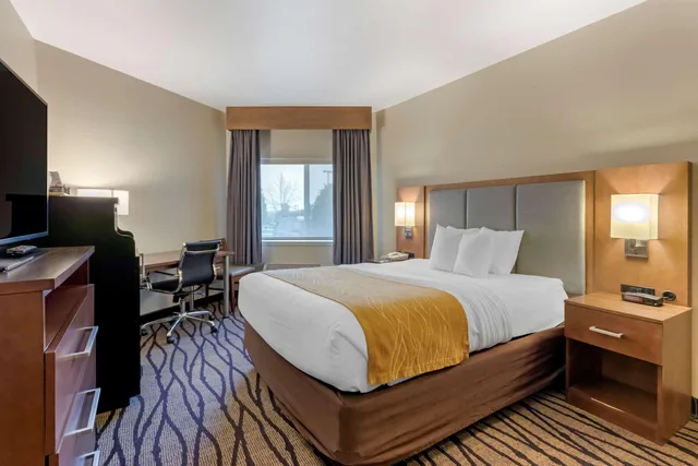 جناح بسرير كوين لذوي الإعاقة، Comfort Inn and Suites Market Airport 1/4