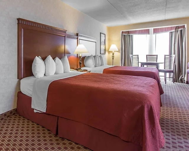 Upgrade, Suite, 2 Queen Beds، Quality Inn & Suites Bay Front 2/3