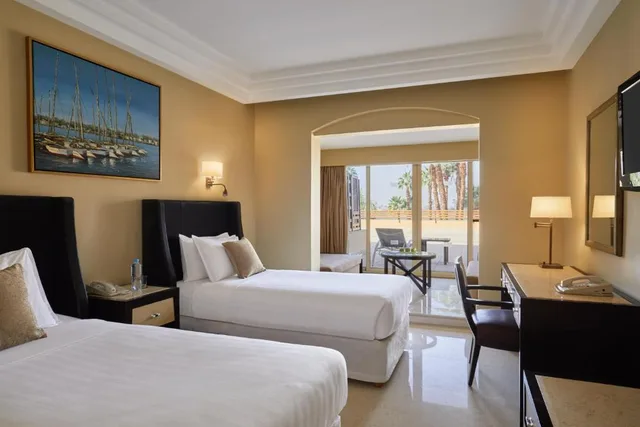 غرفة ديلوكس بسرير مزدوج بإطلالة على النهر، Steigenberger Resort Achti 1/2