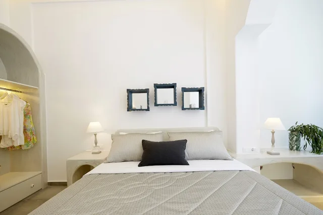 Suite, King Bed, Outdoor Jetted Tub, Sofa، Amara Suites Santorini 4/8