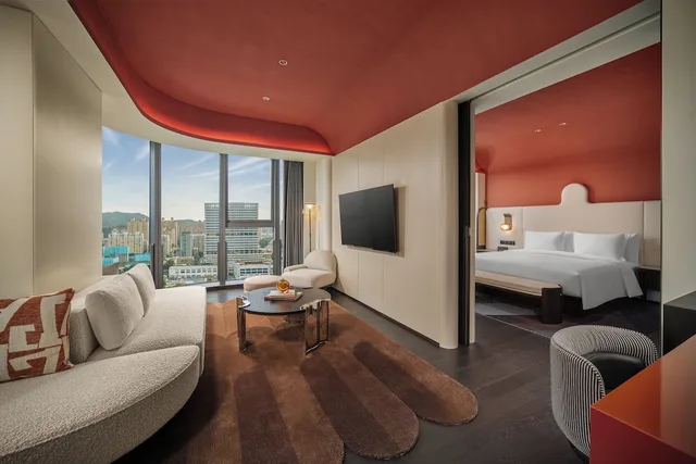 1 Bedroom, Suite, King Bed, Hotel Indigo Zhuhai Xiangzhou by IHG 3/10