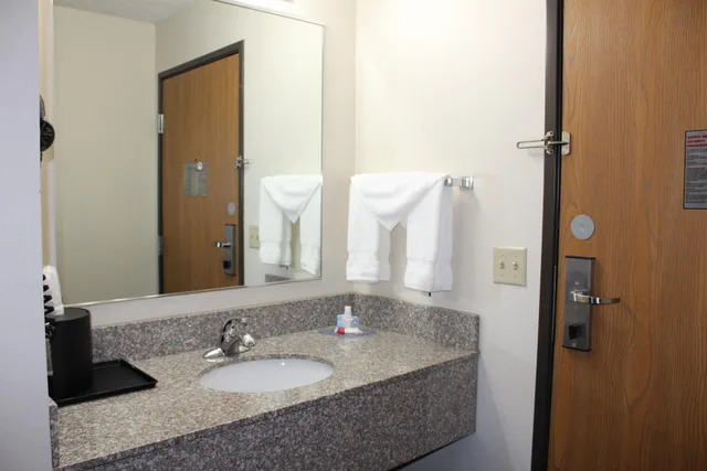 غرفة ديلوكس بسريرين كوين، Reston Inn & Suites 1/2