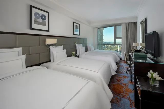 غرفة كلاسيكية رباعية بإطلالة على الحرم، فندق مكة سويس أوتيل(Swissotel Makkah) 1/7