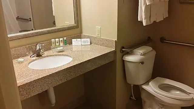 جناح بسريرين كوين بغرفة نوم واحدة، Country Inn Suites By Radisson Princeton Wv 7/10