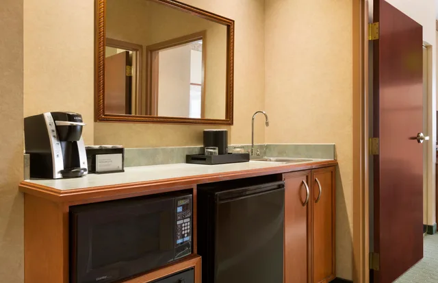 جناح بريميير بسرير كينج، Embassy Suites by Hilton Portland Airport 6/7