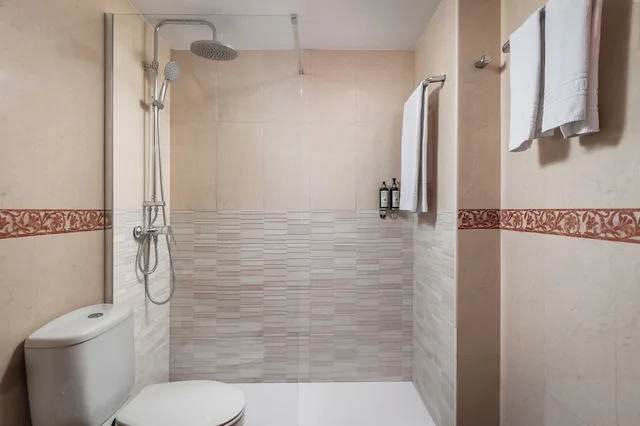 غرفة قياسية بسريرين منفصلين بإطلالة على المدينة، Sunotel Aston 6/7