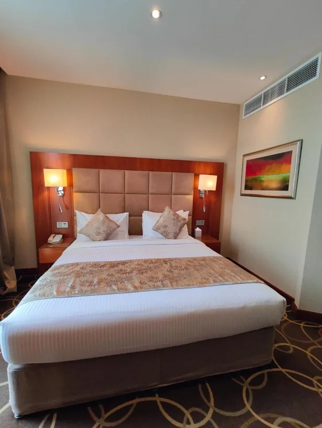 غرفة ديلوكس بسرير كينج، Montreal Barsha Hotel 1/9