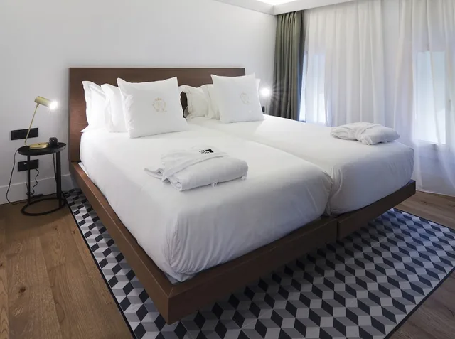 Junior Suite, Twin Beds, Hotel One Shot Reina Victoria 3/9