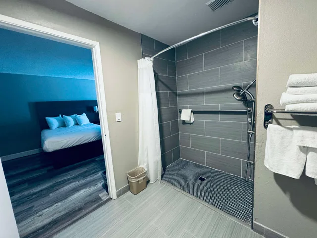 غرفة بسرير كوين لذوي الإعاقة، SureStay by Best Western Fresno Central 3/3