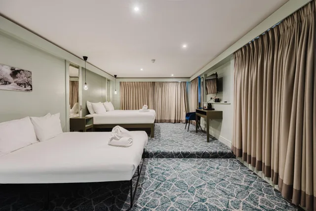 جناح سوبيريور، Signature Townhouse Hyde Park 9/10