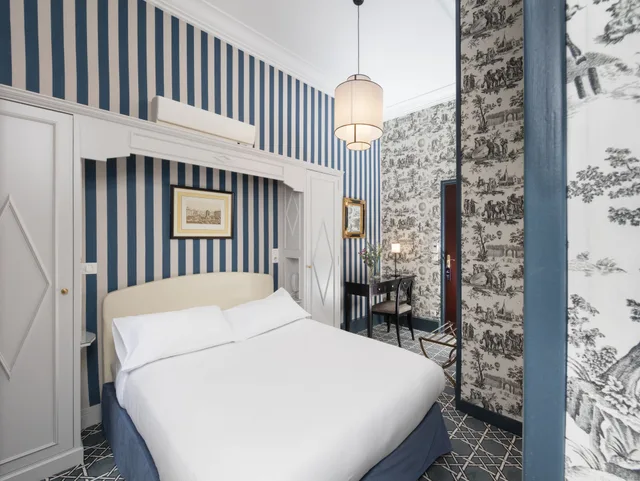 غرفة قياسية بسرير مزدوج بحوض استحمام، Hotel Saint Germain 6/10