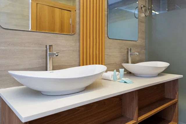جناح جونيور بسرير كوين مع أريكة، HM Alma de Bayahibe - Adults Only 3/6