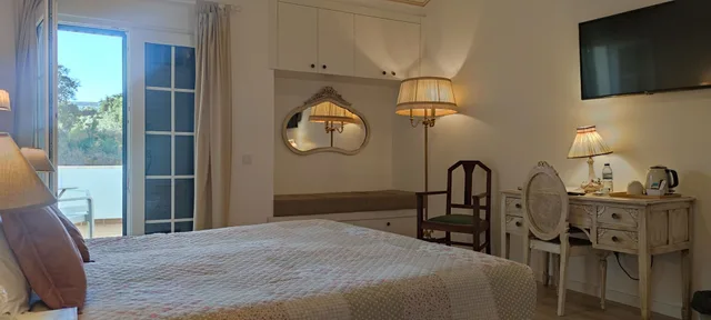 غرفة سوبيريور بسرير كينج وسرير فردي بحوض جاكوزي، Hotel Aires Da Serra 2/3