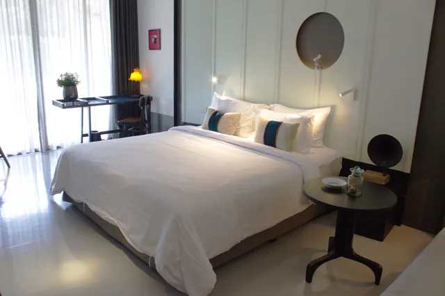 River, Double Bed، HOTEL DES ARTISTS PING SILHOUETTE 7/7