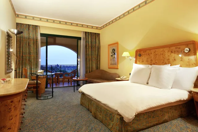 Duplex, Executive, Suite, King Bed, Hilton Pyramids Golf Resort 4/8