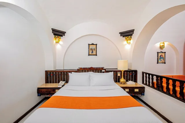 غرفة قياسية بسرير كينج بإطلالة على البحر، Arabella Azur Resort 4/7