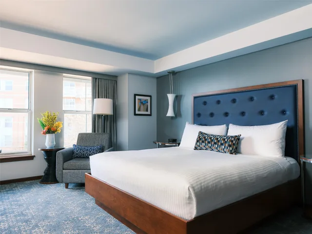 Deluxe, Double Bed, Battery Wharf Hotel Boston Waterfront 2/3