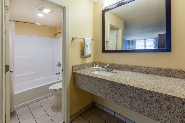 غرفة بسريرين كوين للمدخنين، Days Inn by Wyndham Charles Town/Harpers Ferry 6/6