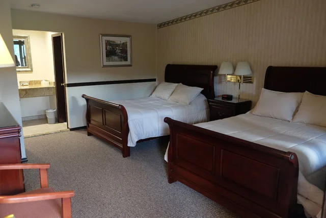Room, 2 Double Beds, Chalet Inn & Suites Centerport 2/2