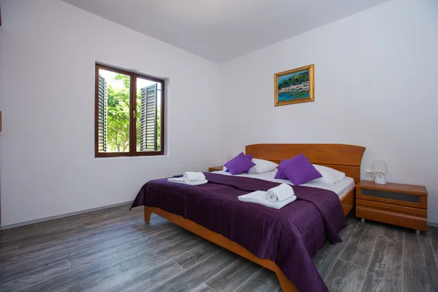 شقة بسرير كينج بغرفة نوم واحدة مع أريكة، APARTMENTS VILLA ROZA 2/9