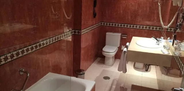 غرفة عائلية بسريرين منفصلين وسرير بطابقين، Hotel Palacio de Valderrabanos 6/8