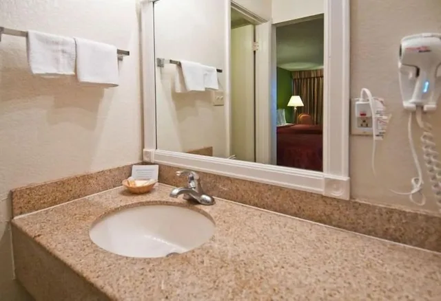 Room, 2 Double Beds, Days Inn by Wyndham Asheville West 6/8