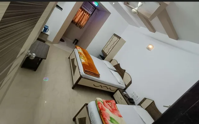 غرفة ثلاثية بسرير مزدوج وسرير فردي، Hotel Broadway Colaba Mumbai 4/10