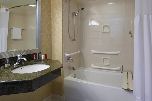Room, 2 Double Beds, Marriott Milwaukee West 5/10