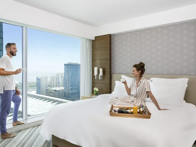 جناح ديلوكس بسرير كينج مع دخول صالة النادي، Pullman Doha West Bay 1/6