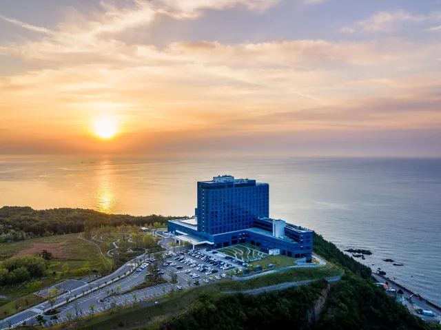 جناح بسرير كوين، Hotel Tops 10 2/2