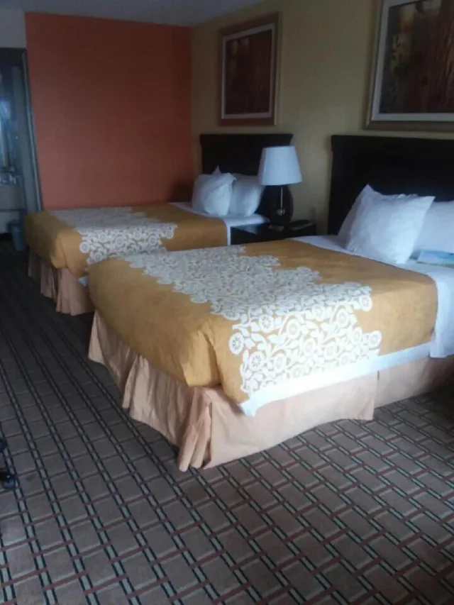Basic, 5 Double Beds, Days Inn By Wyndham Blytheville 3/6