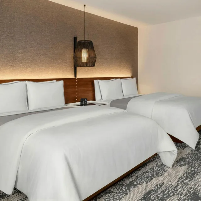 غرفة بريميوم بسريرين كوين في طابق مرتفع لذوي الإعاقة، Westin Gaslamp Quarter 2/3