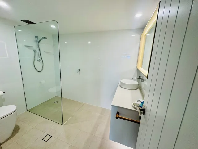 شقة بريميوم بسرير كينج وسريرين منفصلين وسرير كوين بـ3 غرف نوم، Northpoint Apartments 4/4