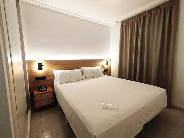 شقة بسريرين منفصلين بإطلالة على المسبح بغرفة نوم واحدة مع أريكة، ARENA BEACH HOTEL 3/10