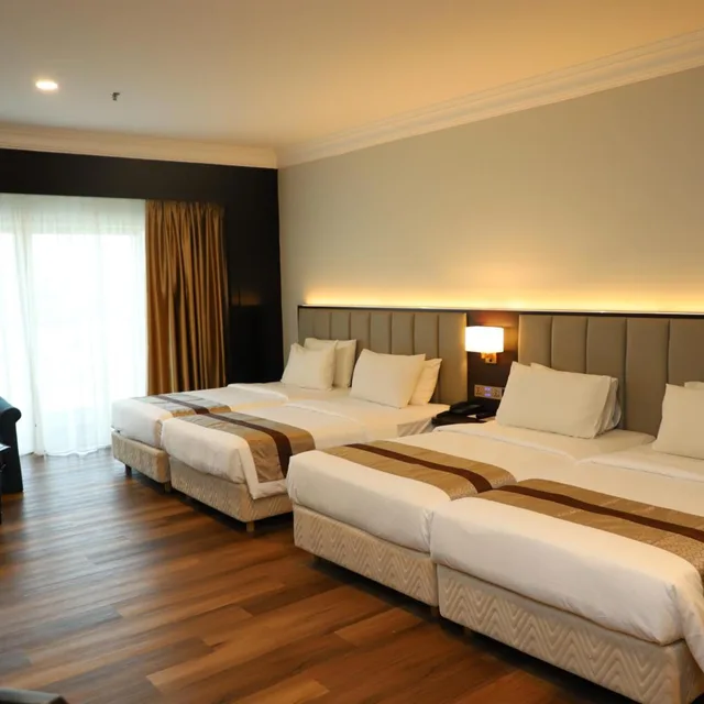 Deluxe, Quadruple, Single Bed, Grand Darul Makmur Hotel Kuantan 5/10