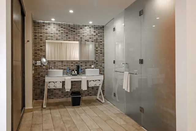 2 Bedrooms, Penthouse Suite, 1 King and 2 Queen Beds، The Fives Beach Hotel - A la Carte All Inclusive 3/4