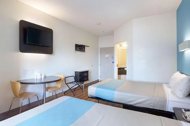 غرفة رباعية بسريرين مزدوجين لذوي الإعاقة، Motel6 Page, AZ 2/10
