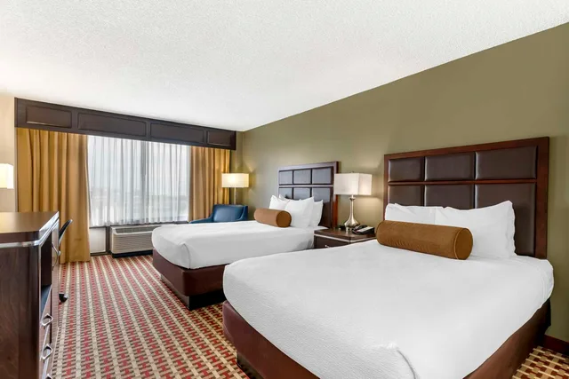 Room, 2 Double Beds, Executive Level، Best Western Plus Grosvenor Airport Hotel 1/3