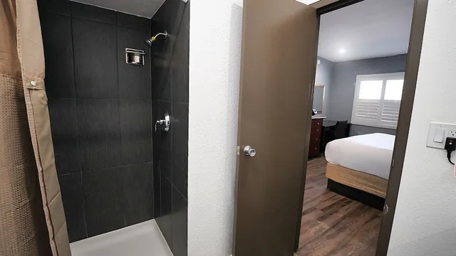 Room, 2 Queen Beds, Sofa, Seaside Inn & Suites 6/7