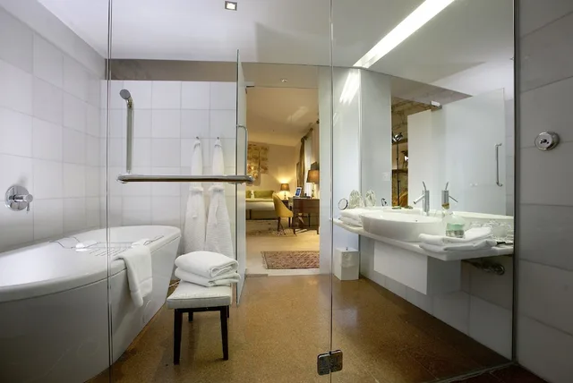 جناح سيغنتشر بسرير كينج، The Islington Hotel 1/1