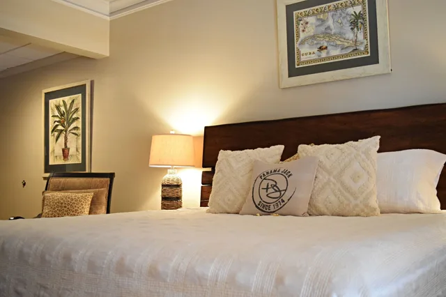غرفة سوبيريور بسرير كينج، JH Adams Inn, Trademark Collection by Wyndham 3/5