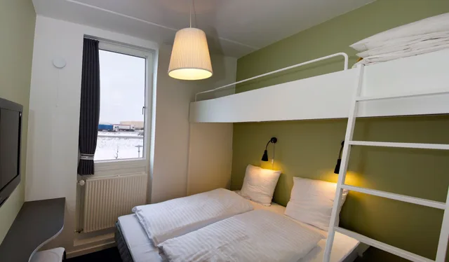 غرفة رباعية بسرير مزدوج وسريرين منفصلين، Motel X 1/4
