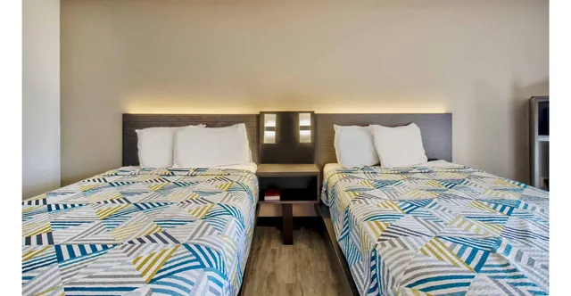 2 Queen Beds - Smoking, Micfridge، Motel6 Ashland, VA 3/7